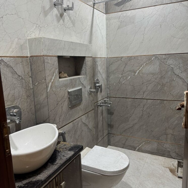 Bathroom, moti nagar 2 Bedroom 100 Sq.Yd. Builder Floor In Moti Nagar Delhi 9772250
