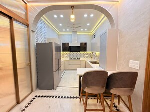 Team Area in 3 BHK Builder Floor at Defence Colony – for Rent