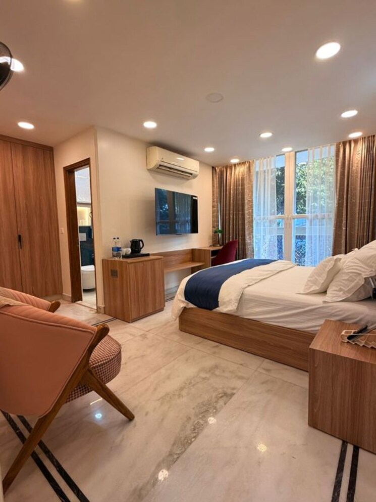 Living Room, defence colony 3 Bedroom 217 Sq.Yd. Builder Floor In Defence Colony Delhi 9772367