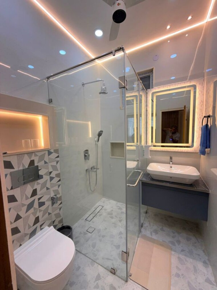 Living Room, defence colony 3 Bedroom 217 Sq.Yd. Builder Floor In Defence Colony Delhi 9772367