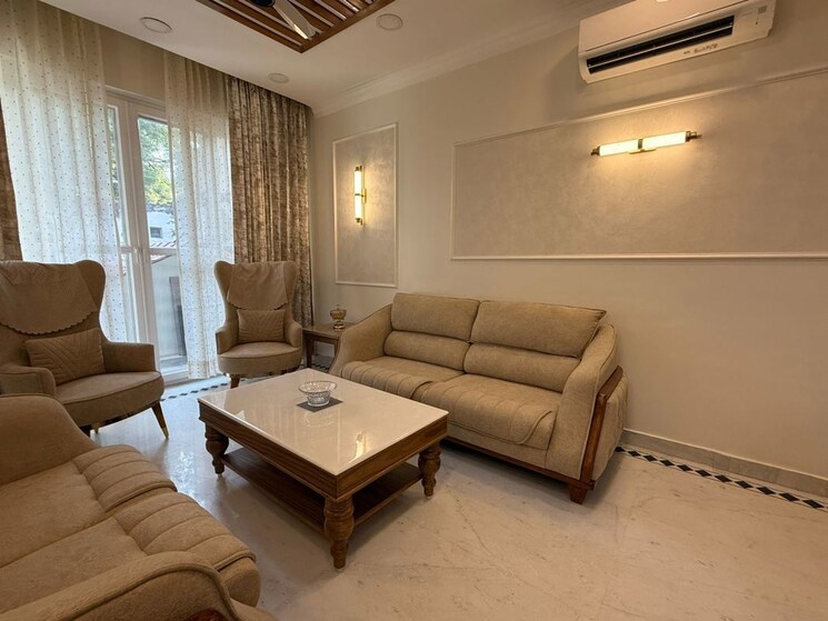 Living Room, defence colony 3 Bedroom 217 Sq.Yd. Builder Floor In Defence Colony Delhi 9772367