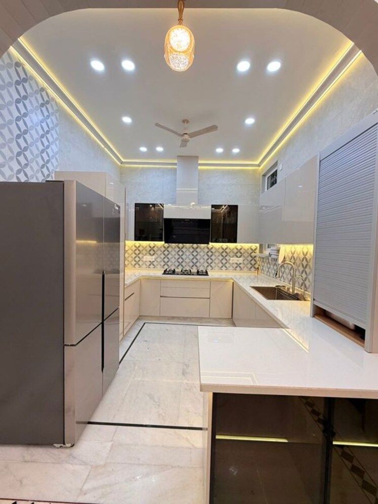 Kitchen, defence colony 3 Bedroom 217 Sq.Yd. Builder Floor In Defence Colony Delhi 9772367