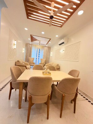 Team Area in 3 BHK Builder Floor at Defence Colony – for Rent