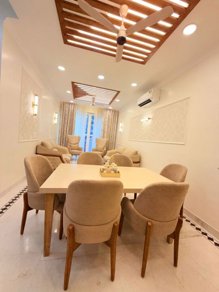 Team Area, defence colony 3 Bedroom 217 Sq.Yd. Builder Floor In Defence Colony Delhi 9772367