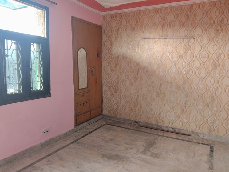 Room, sector 46 2 Bedroom 950 Sq.Ft. Apartment In Sector 46 Faridabad 9772386