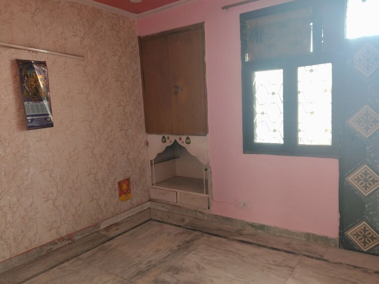 Room, sector 46 2 Bedroom 950 Sq.Ft. Apartment In Sector 46 Faridabad 9772386
