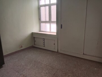 Room in 3 BHK Apartment at Sector 21c – for Rent