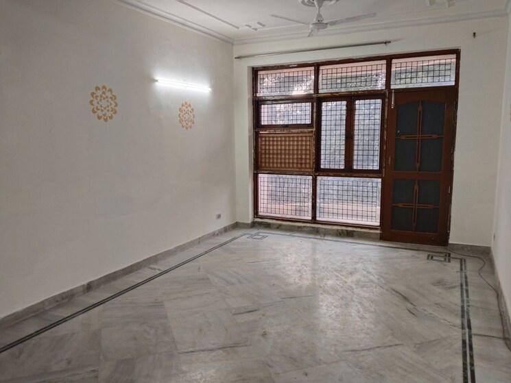 Room, sector 21c 3 Bedroom 1450 Sq.Ft. Apartment In Sector 21c Faridabad 9742702