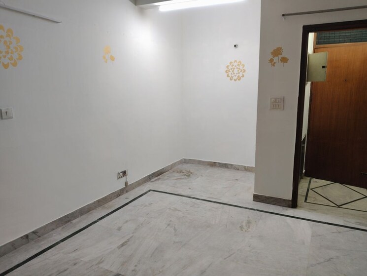 Room, sector 21c 3 Bedroom 1450 Sq.Ft. Apartment In Sector 21c Faridabad 9742702