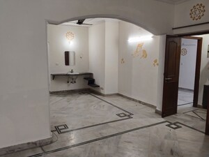 Room in 3 BHK Apartment at Sector 21c – for Sale