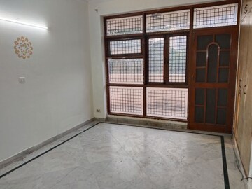 Room in 3 BHK Apartment at Sector 21c – for Sale