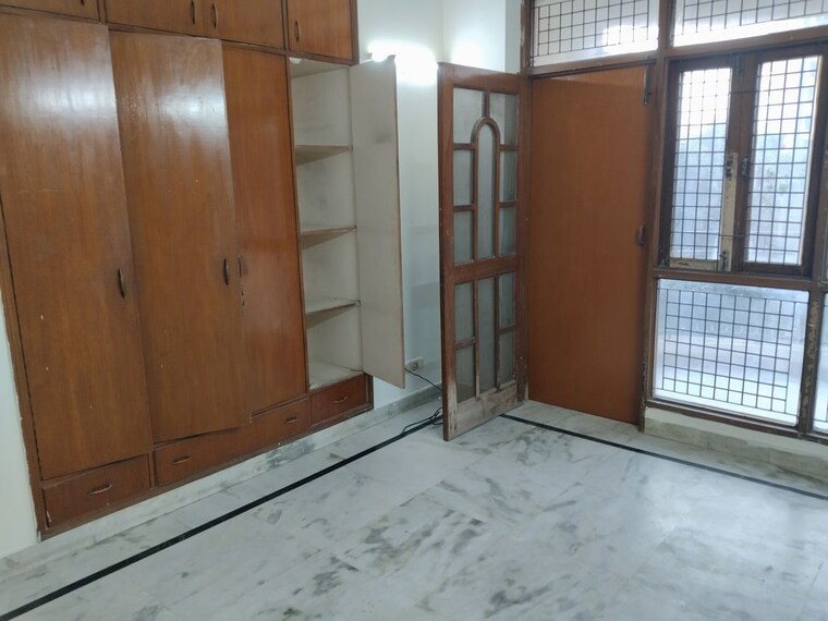 Room, sector 21c 3 Bedroom 1450 Sq.Ft. Apartment In Sector 21c Faridabad 9742702