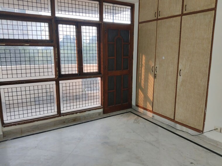 Room, sector 21c 3 Bedroom 1450 Sq.Ft. Apartment In Sector 21c Faridabad 9742702