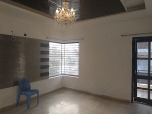 Room in 4 BHK Builder Floor at Sector 21d – for Rent