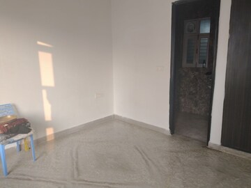 Room in 4 BHK Builder Floor at Sector 21d – for Rent