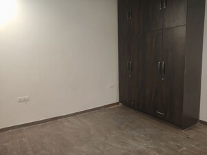 Room in 4 BHK Builder Floor at Sector 21d – for Rent