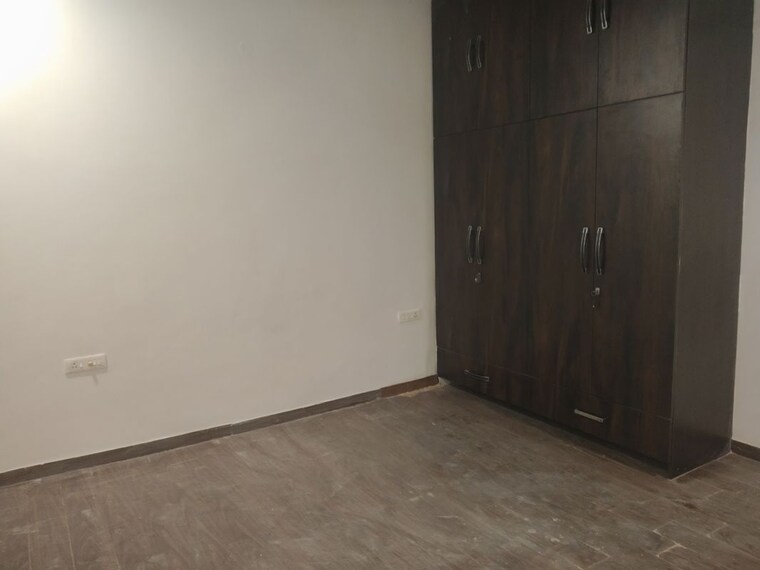Room, sector 21d 4 Bedroom 360 Sq.Yd. Builder Floor In Sector 21d Faridabad 9742683
