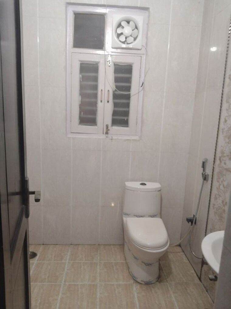 Bathroom, sector 21d 4 Bedroom 360 Sq.Yd. Builder Floor In Sector 21d Faridabad 9742683