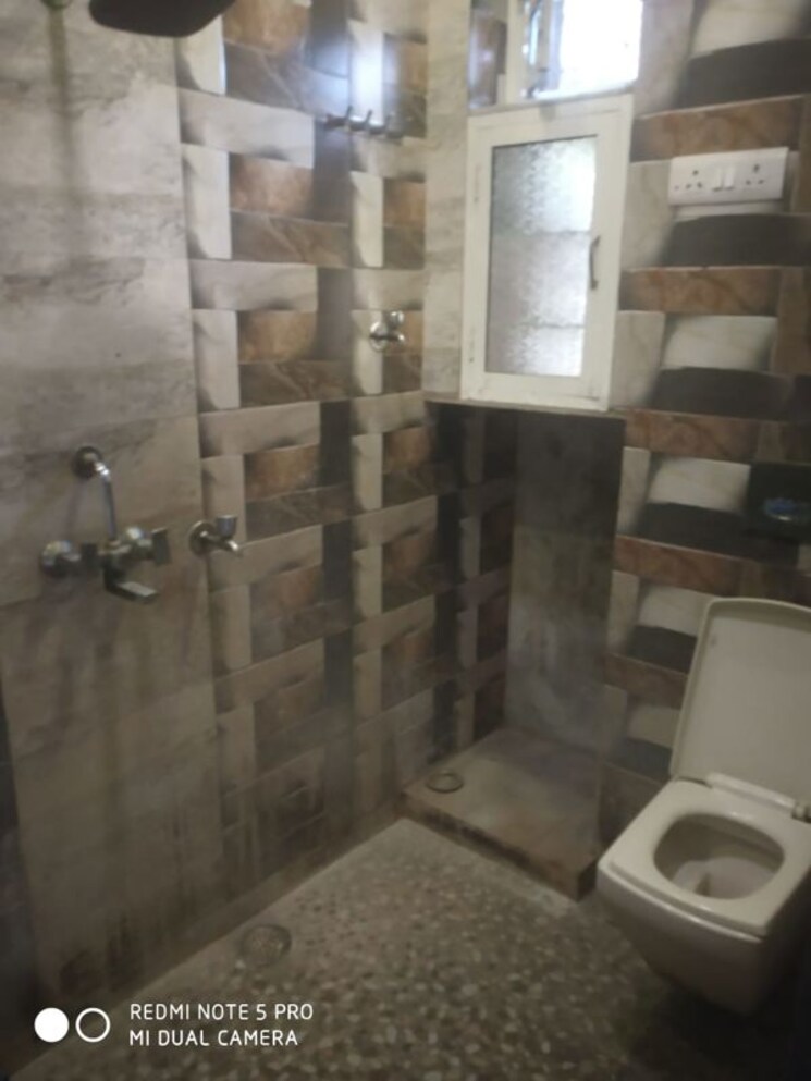 Bathroom, mayur vihar 2.5 Bedroom 850 Sq.Ft. Builder Floor In Mayur Vihar Delhi 9772397