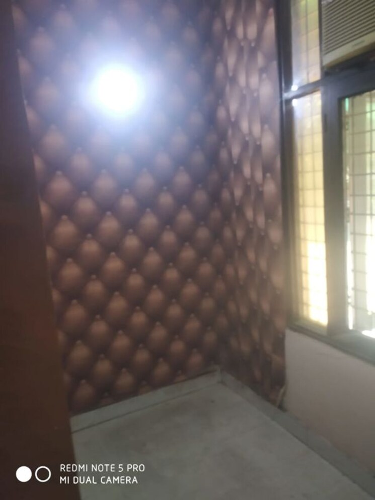 Room, mayur vihar 2.5 Bedroom 850 Sq.Ft. Builder Floor In Mayur Vihar Delhi 9772397