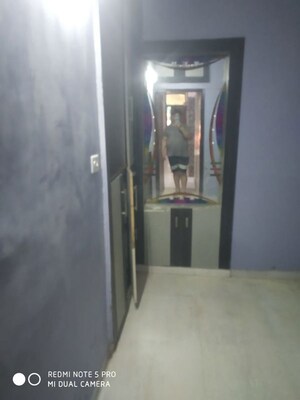 Room in 2.5 BHK Builder Floor at Mayur Vihar – for Rent