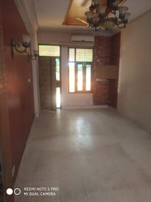 Room in 2.5 BHK Builder Floor at Mayur Vihar – for Rent