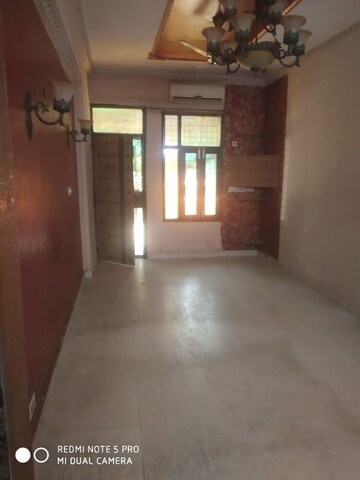 Room in 2.5 BHK Builder Floor at Mayur Vihar – for Rent