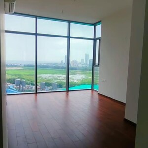 Room in 3 BHK Apartment at Piramal Mahalaxmi, Arthur rd – for Rent