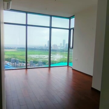 Room in 3 BHK Apartment at Piramal Mahalaxmi, Arthur rd – for Rent