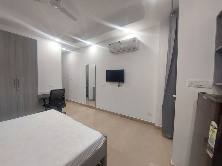Room, sector 32 Studio 649 Sq.Ft. Builder Floor In Sector 32 Gurgaon 9772407