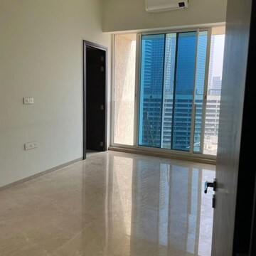 Room in 3 BHK Apartment at Raheja Imperia, Empire Mill – for Rent