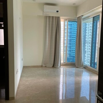 Room in 3 BHK Apartment at Raheja Imperia, Empire Mill – for Rent