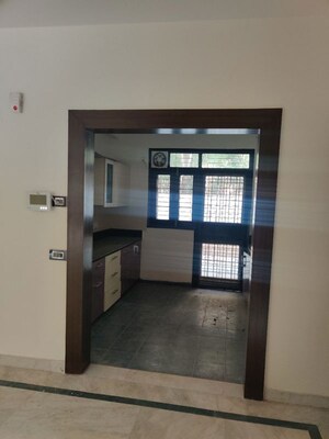 Room in 4 BHK Builder Floor at Unitech South City II, Sector 50 – for Sale