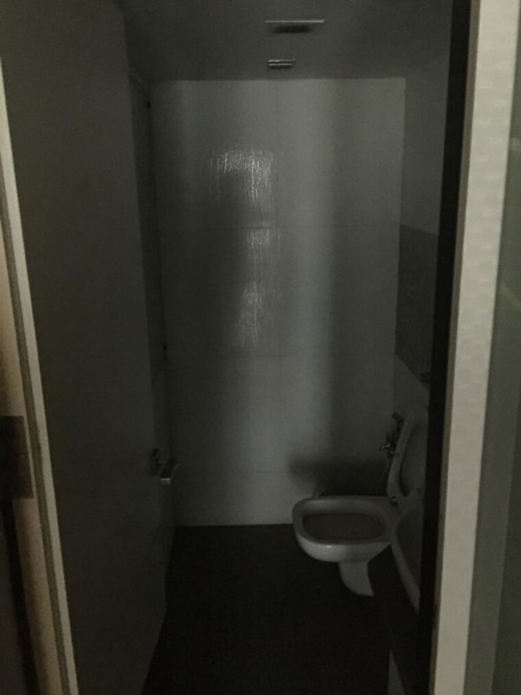 Bathroom, o2-business-commercial-park Commercial Office Space 650 Sq.Ft. In Mulund West Mumbai 9772422