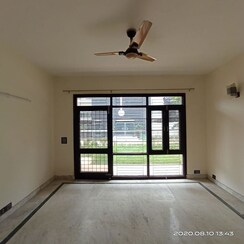 4 BHK + Pooja Room,Servant Room,Study Room,Extra Room Builder Floor For Sale in Unitech South City II