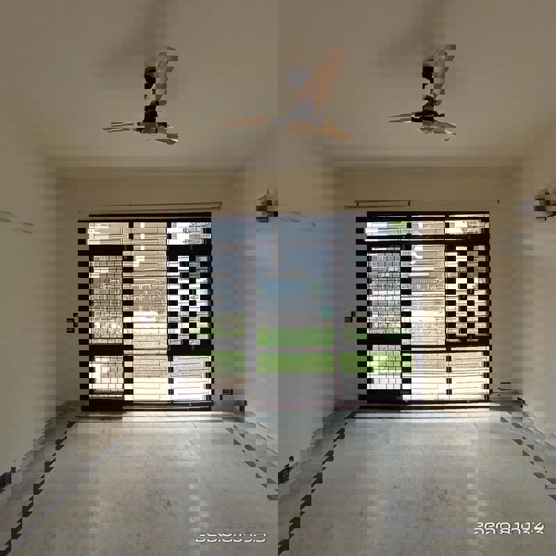 4 BHK + Pooja Room,Servant Room,Study Room,Extra Room Builder Floor For Sale in Unitech South City II