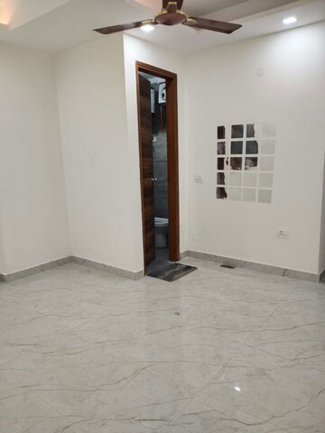 Room in 2 BHK Apartment at Panchsheel Vihar – for Rent