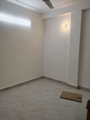 Room in 2 BHK Apartment at Panchsheel Vihar – for Rent