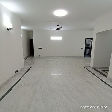 Room in 4 BHK Builder Floor at Unitech South City II, Sector 50 – for Sale