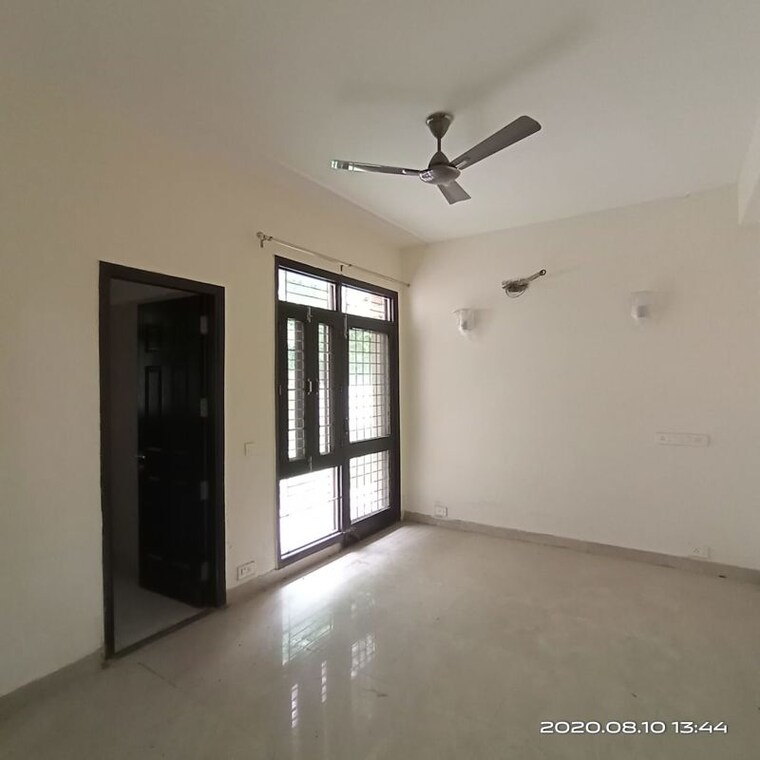 Room, unitech-south-city-ii 4 Bedroom 500 Sq.Yd. Builder Floor In Sector 50 Gurgaon 9772464