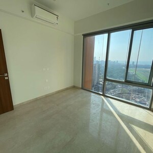 Room in 3 BHK Apartment at Piramal Mahalaxmi, Arthur rd – for Rent