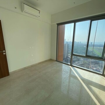 Room in 3 BHK Apartment at Piramal Mahalaxmi, Arthur rd – for Rent