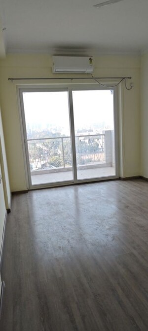 Room in 3 BHK Apartment at Pareena Micasa, Sector 68 – for Rent