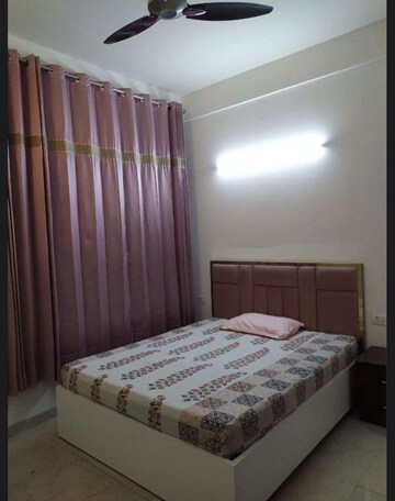 Bedroom in 3 BHK Apartment at Smart World Orchard, Sector 61 – for Rent