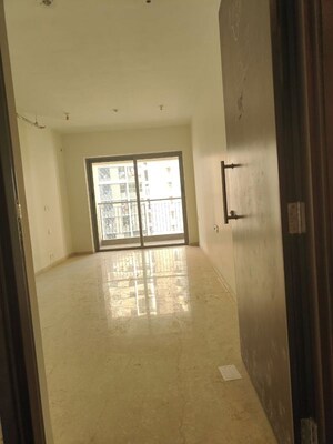 Room in 2 BHK Apartment at Kalpataru Paramount E, Kapur Bawdi – for Rent
