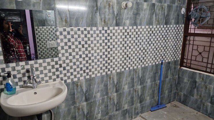 Bathroom, dlf-queens-court 3 Bedroom 208 Sq.Yd. Builder Floor In Greater Kailash ii Delhi 9737388