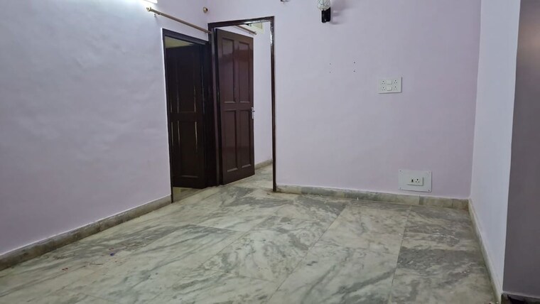 Room, dlf-queens-court 3 Bedroom 208 Sq.Yd. Builder Floor In Greater Kailash ii Delhi 9737388