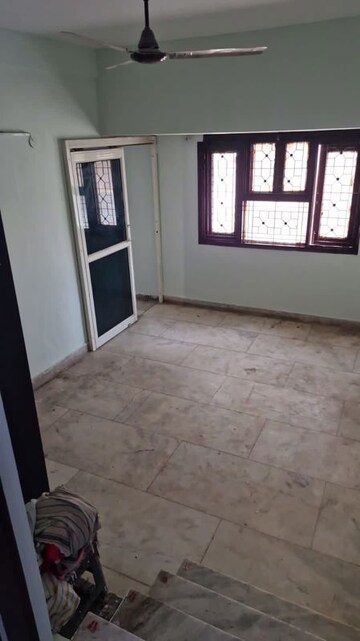 Room in 3 BHK Builder Floor at DLF Queens Court, Greater Kailash ii – for Rent