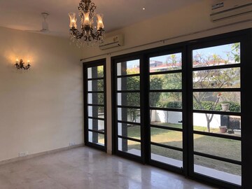 Room in 3.5 BHK Villa at Vipul Tatvam Villas, Sector 48 – for Rent