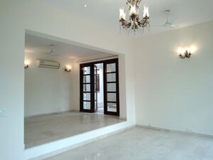 Room in 3.5 BHK Villa at Vipul Tatvam Villas, Sector 48 – for Rent